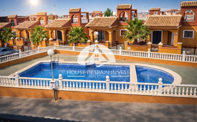Chalet - Herverkoop - Torrevieja - Aguas Nuevas - Sector 25