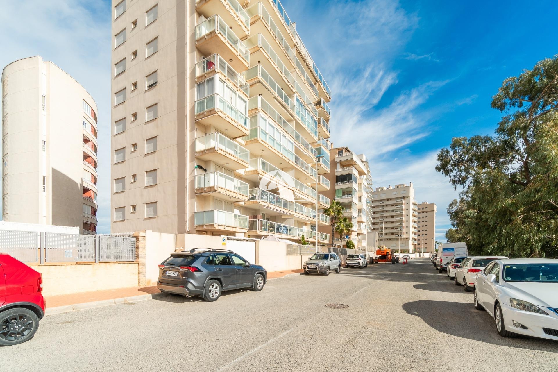 Resale - Apartment  - Guardamar del Segura - Puerto Deportivo