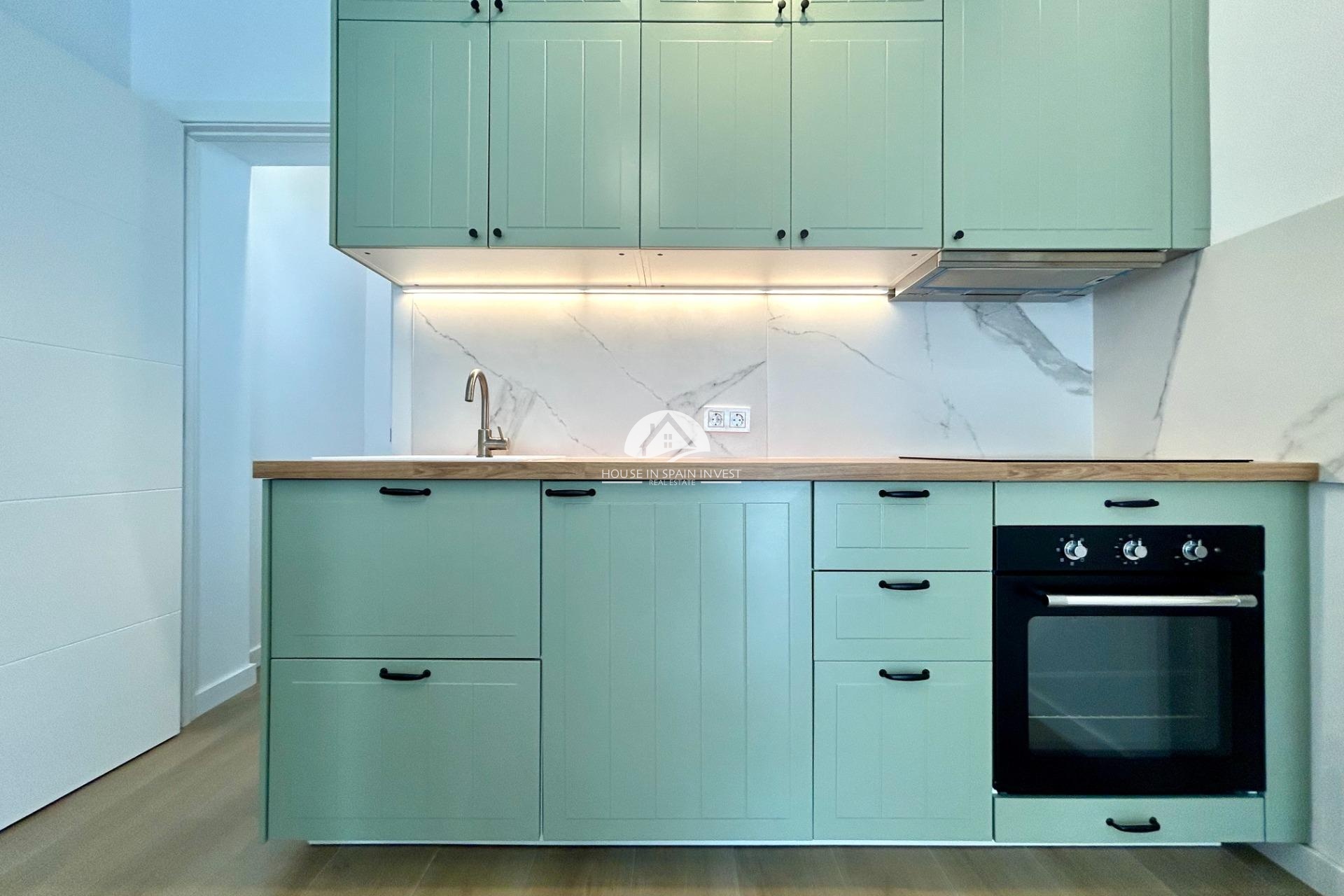 Resale - Apartment  - San Miguel de Salinas - Las Filipinas