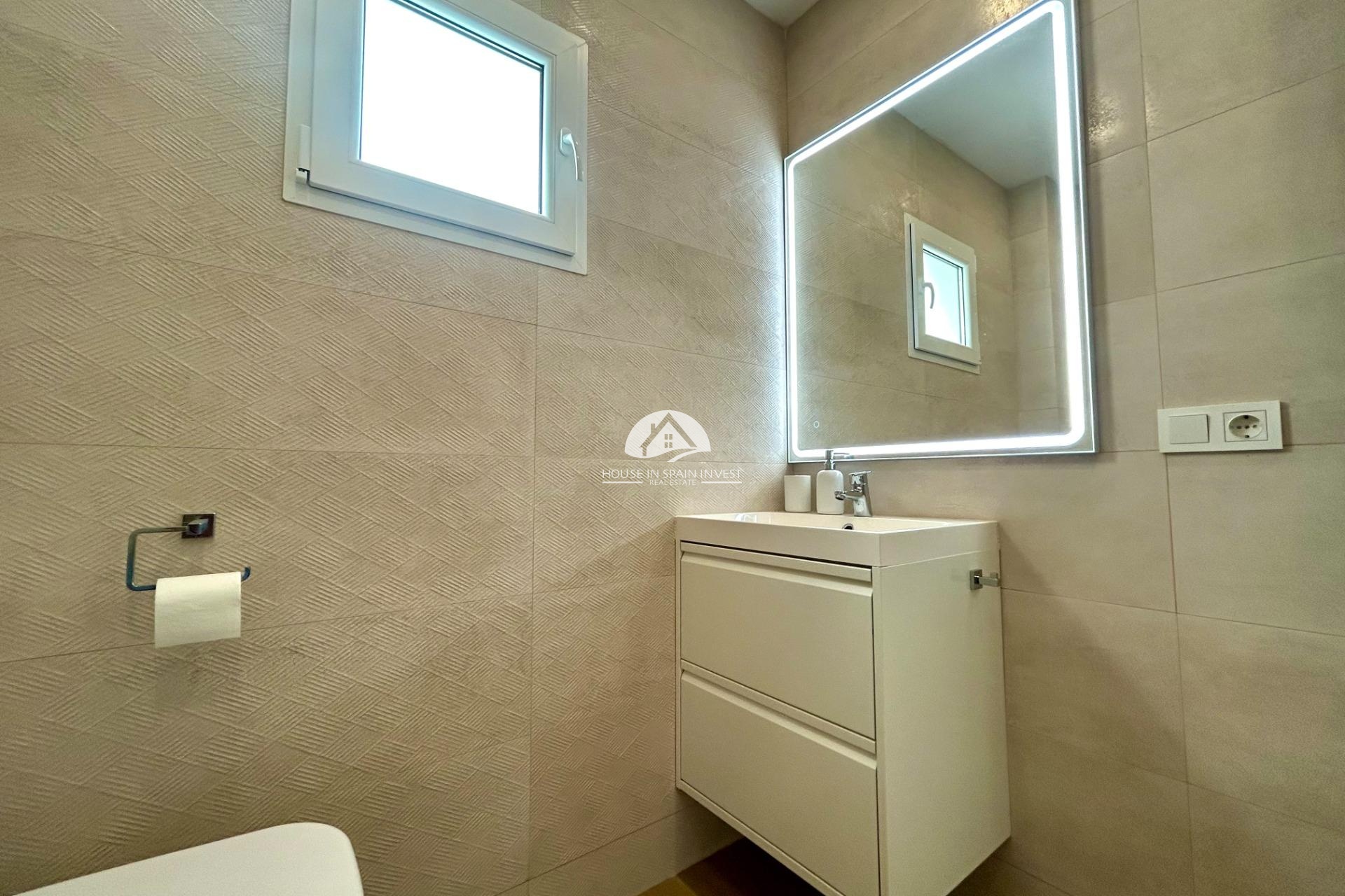 Resale - Apartment  - San Miguel de Salinas - Las Filipinas