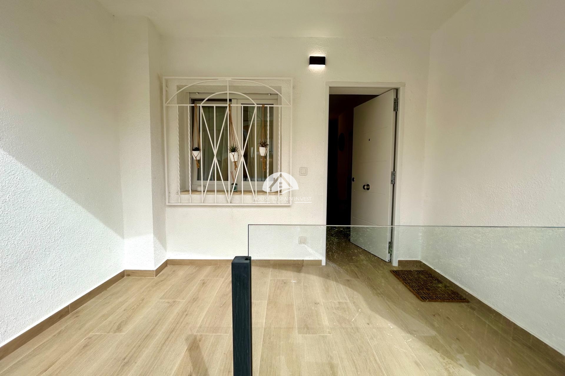 Resale - Apartment  - San Miguel de Salinas - Las Filipinas