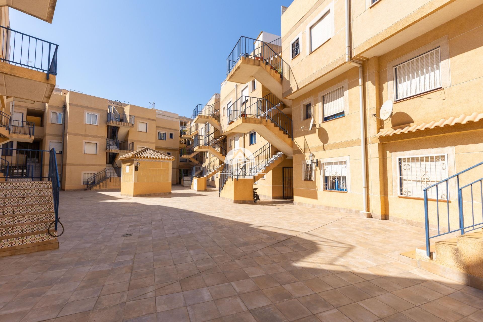 Resale - Apartment  - Torrevieja - Centro
