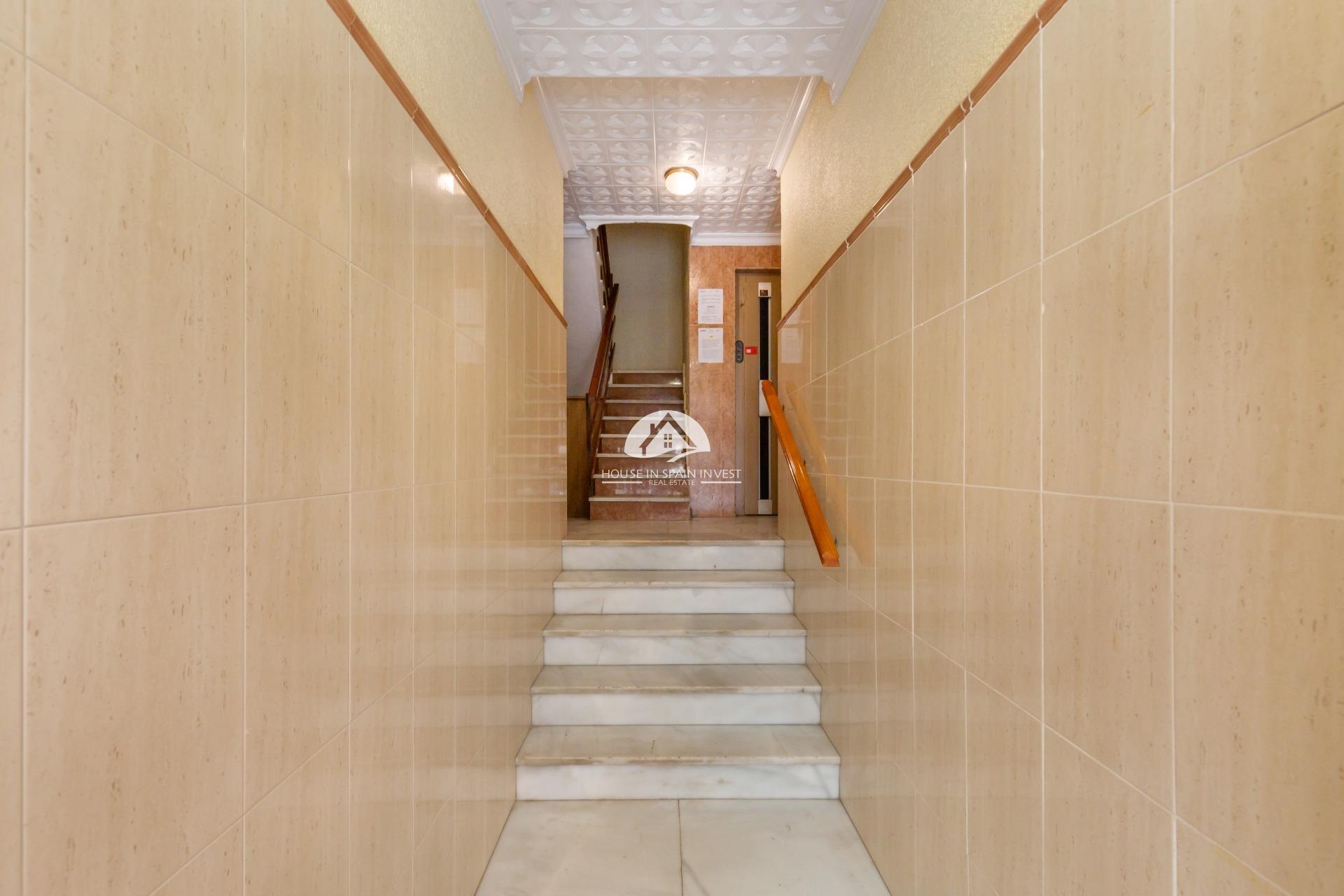 Resale - Apartment  - Torrevieja - Centro