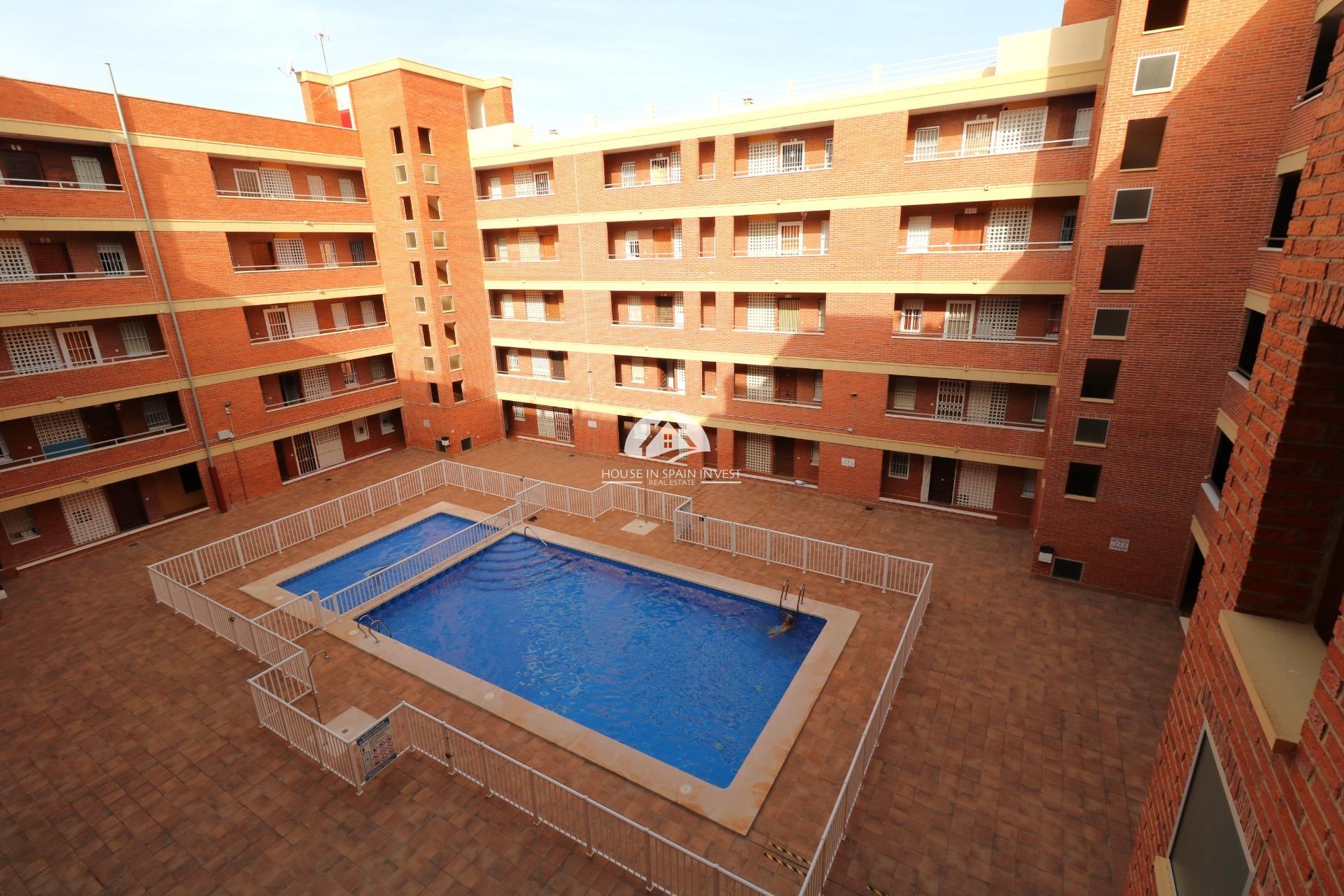 Resale - Apartment  - Torrevieja - Playa de los Naufragos