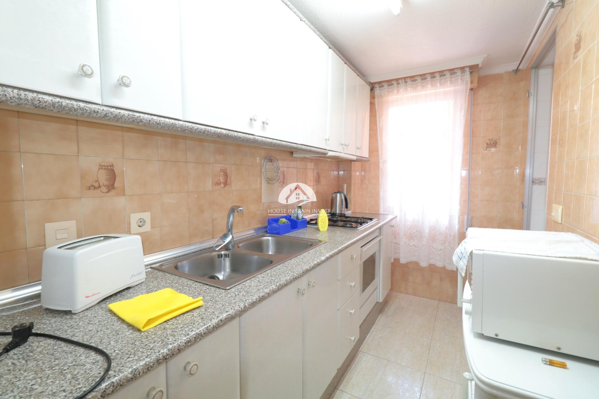 Resale - Apartment  - Torrevieja - Playa de los Naufragos