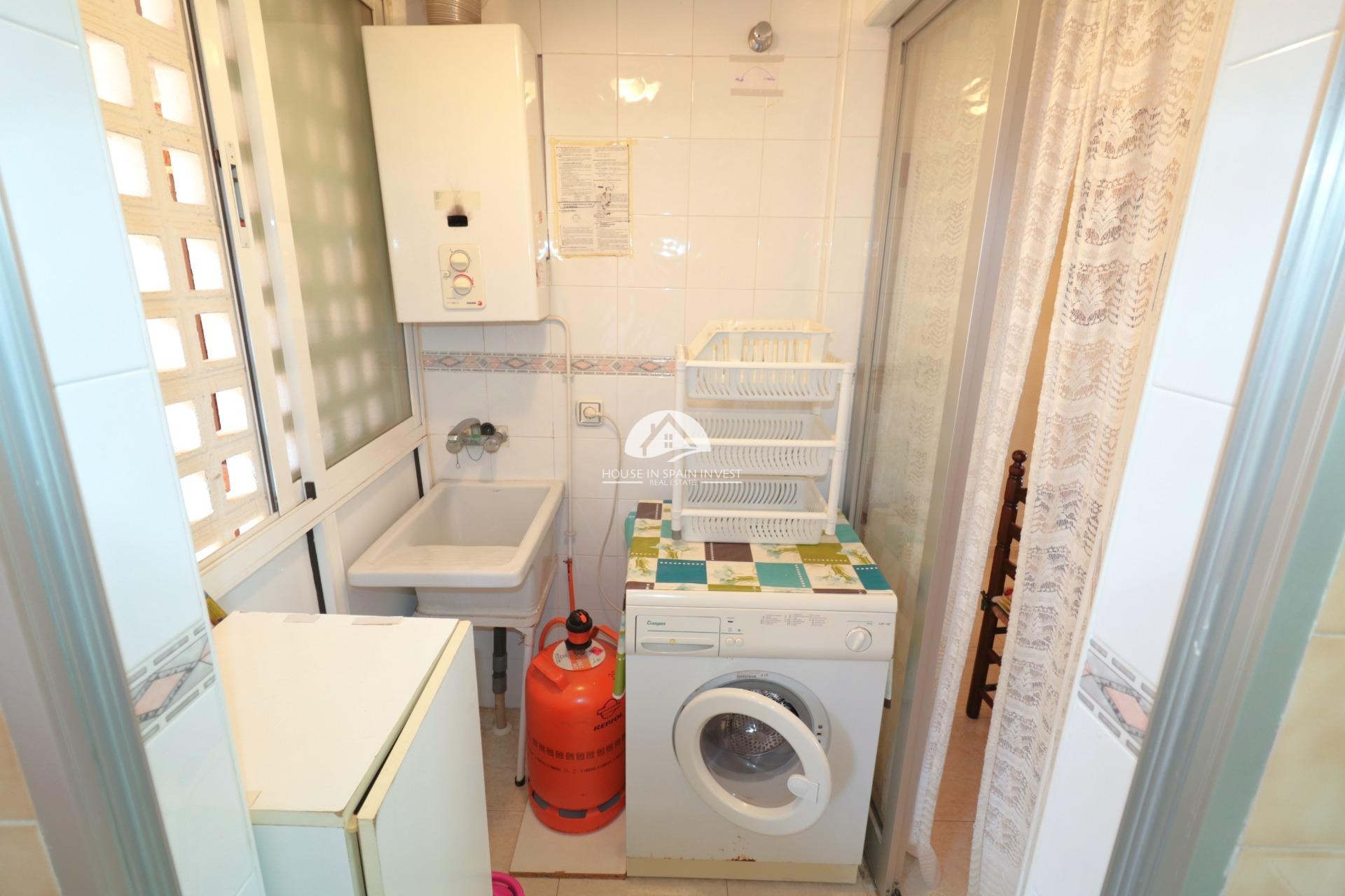 Resale - Apartment  - Torrevieja - Playa de los Naufragos