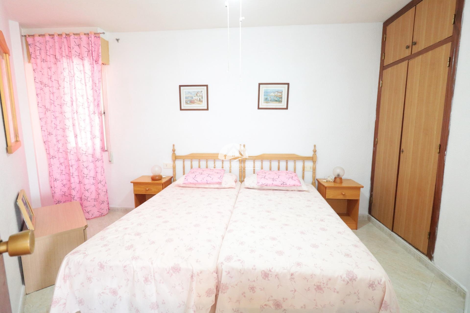 Resale - Apartment  - Torrevieja - Playa de los Naufragos