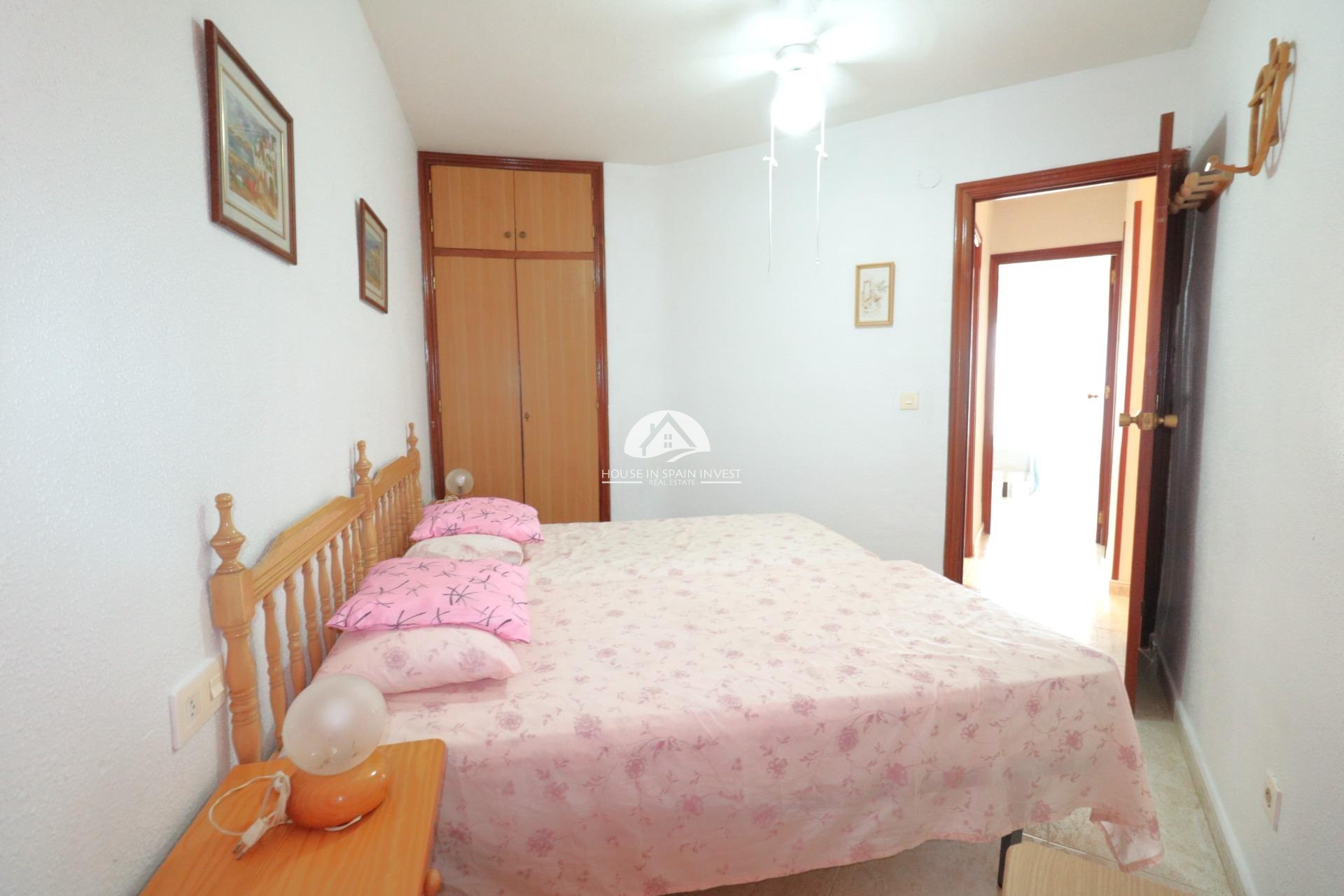 Resale - Apartment  - Torrevieja - Playa de los Naufragos