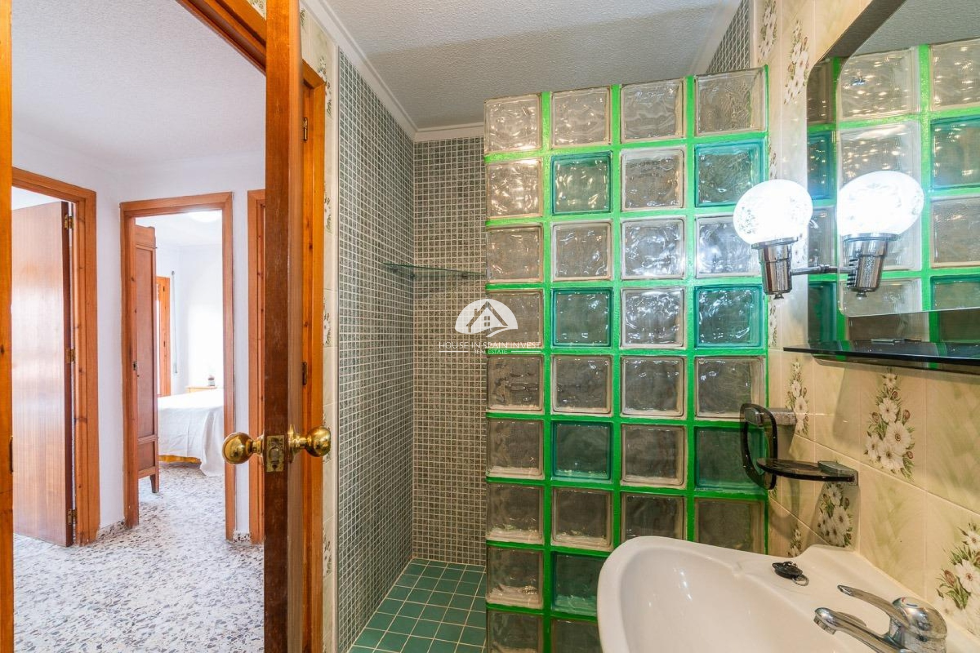 Resale - Apartment  - Torrevieja - Playa de los Naufragos