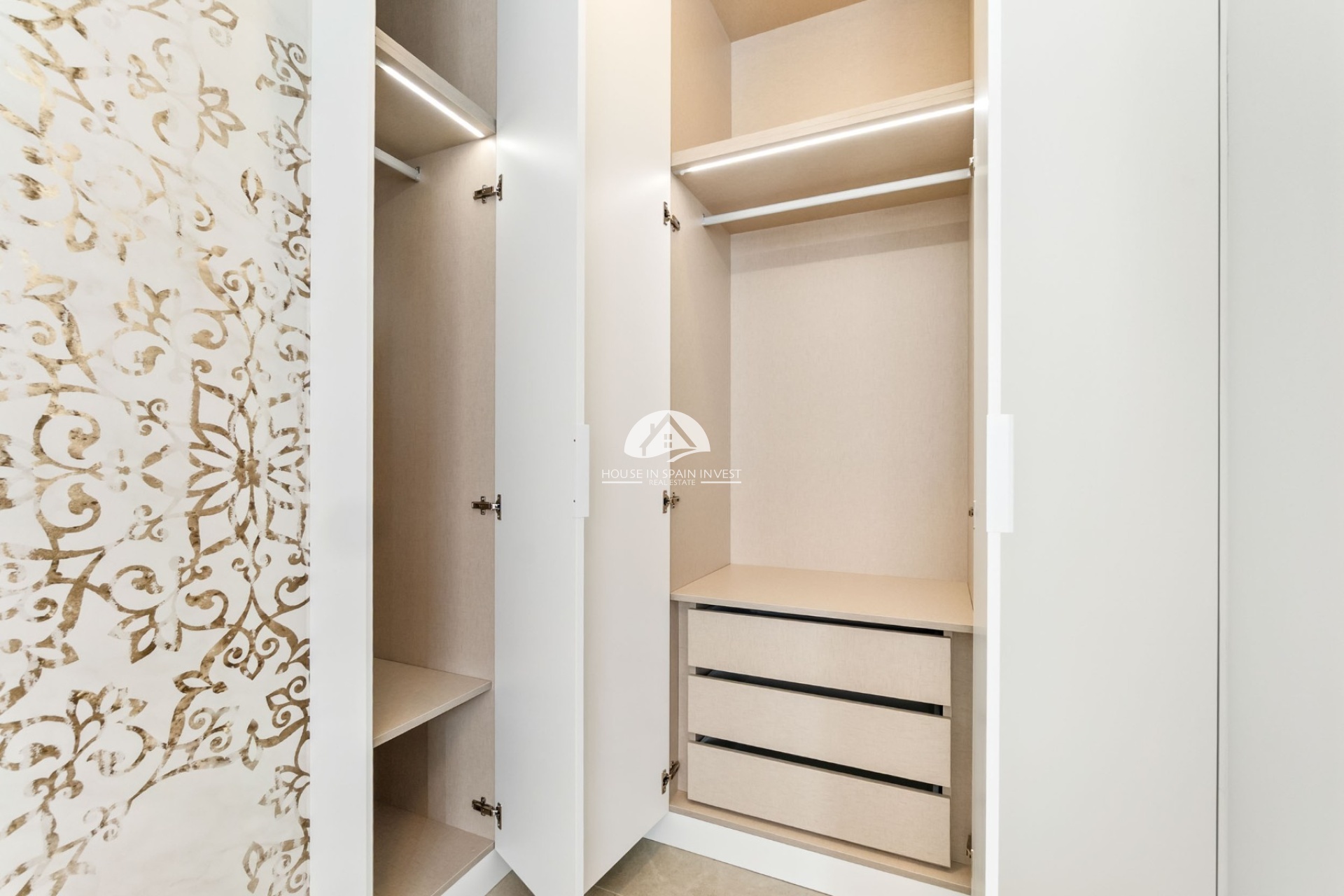 Resale - Apartment  - Torrevieja - Playa del Cura