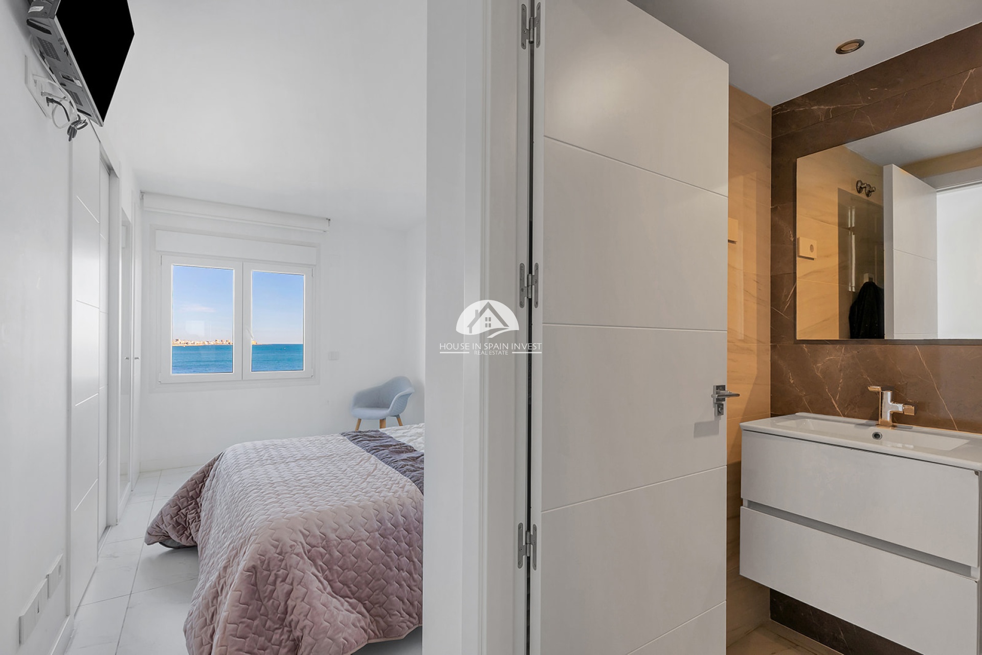 Resale - Apartment  - Torrevieja - Punta Prima  