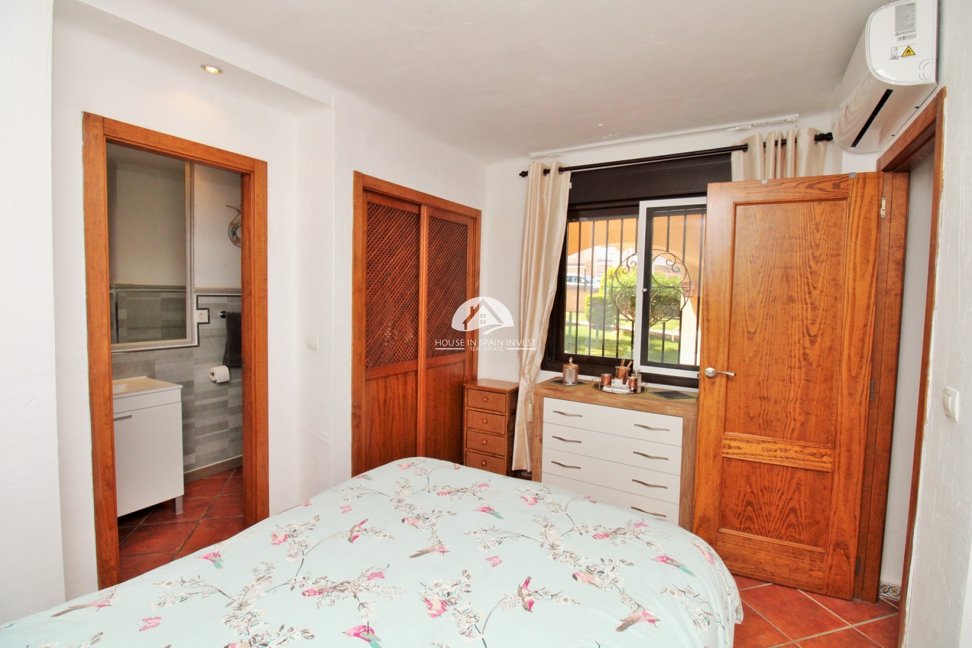 Resale - Apartment  - Torrevieja - Punta Prima  