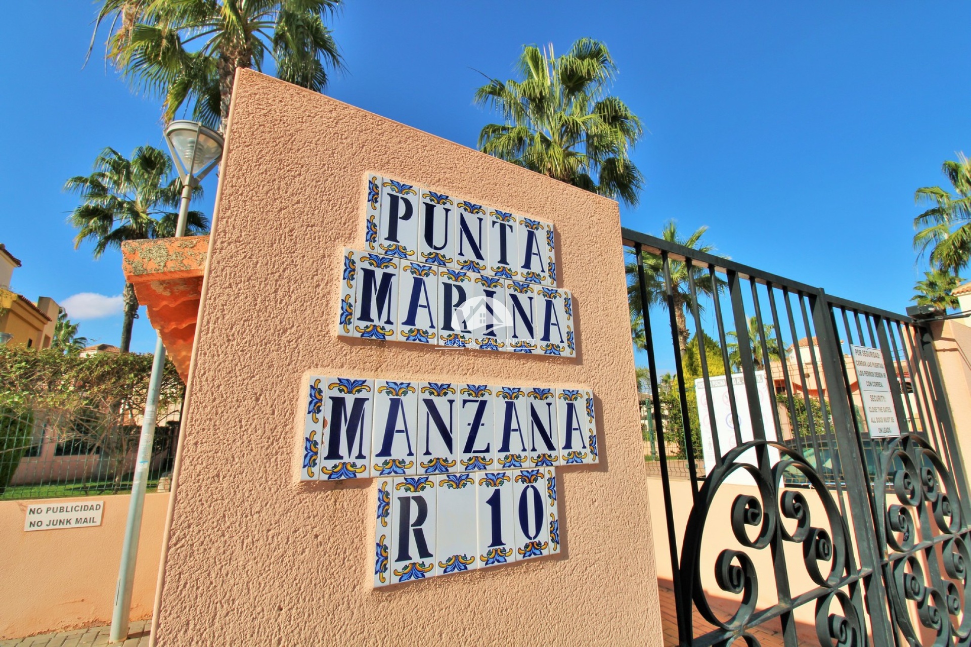 Resale - Apartment  - Torrevieja - Punta Prima  