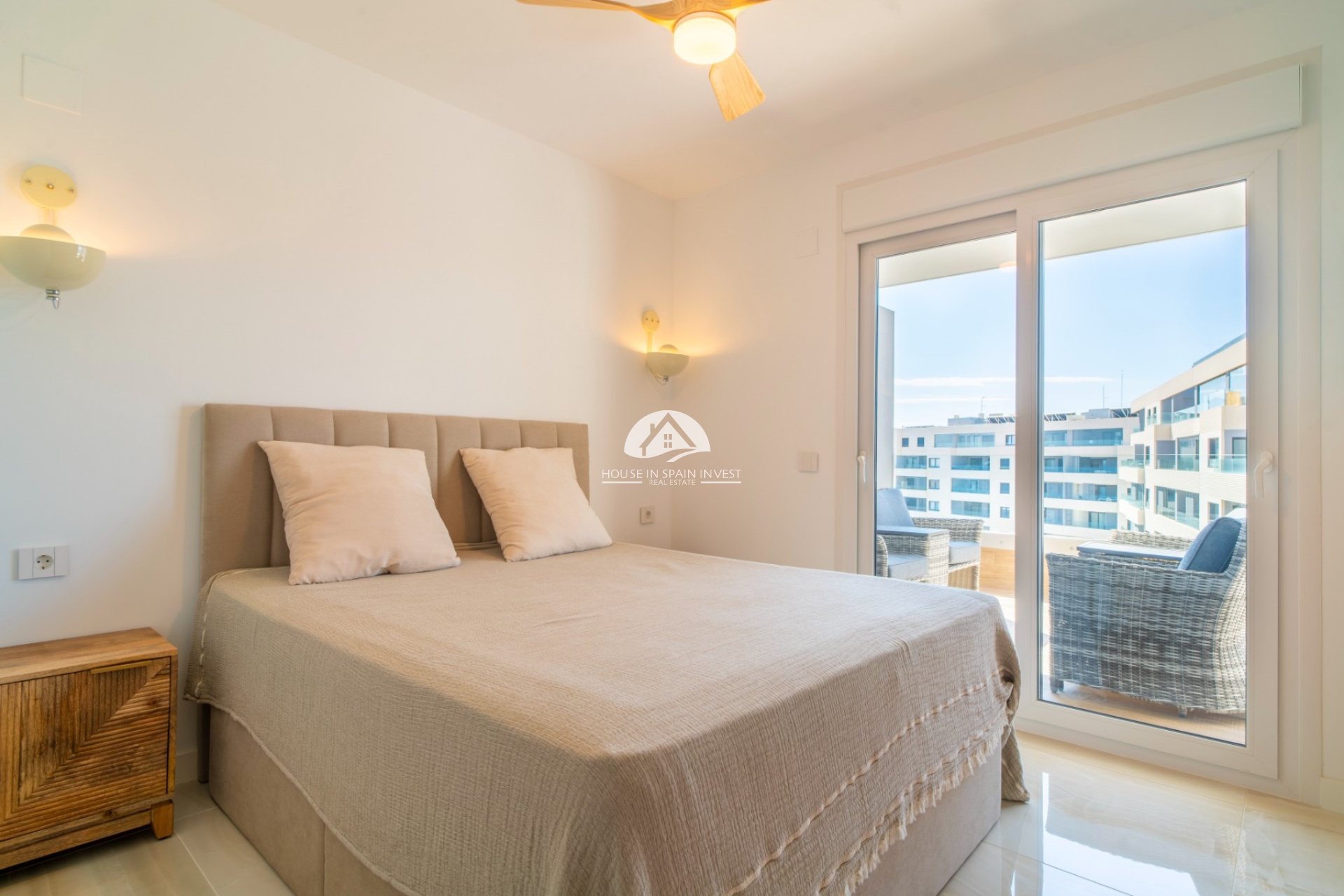 Resale - Apartment  - Torrevieja - Punta Prima  