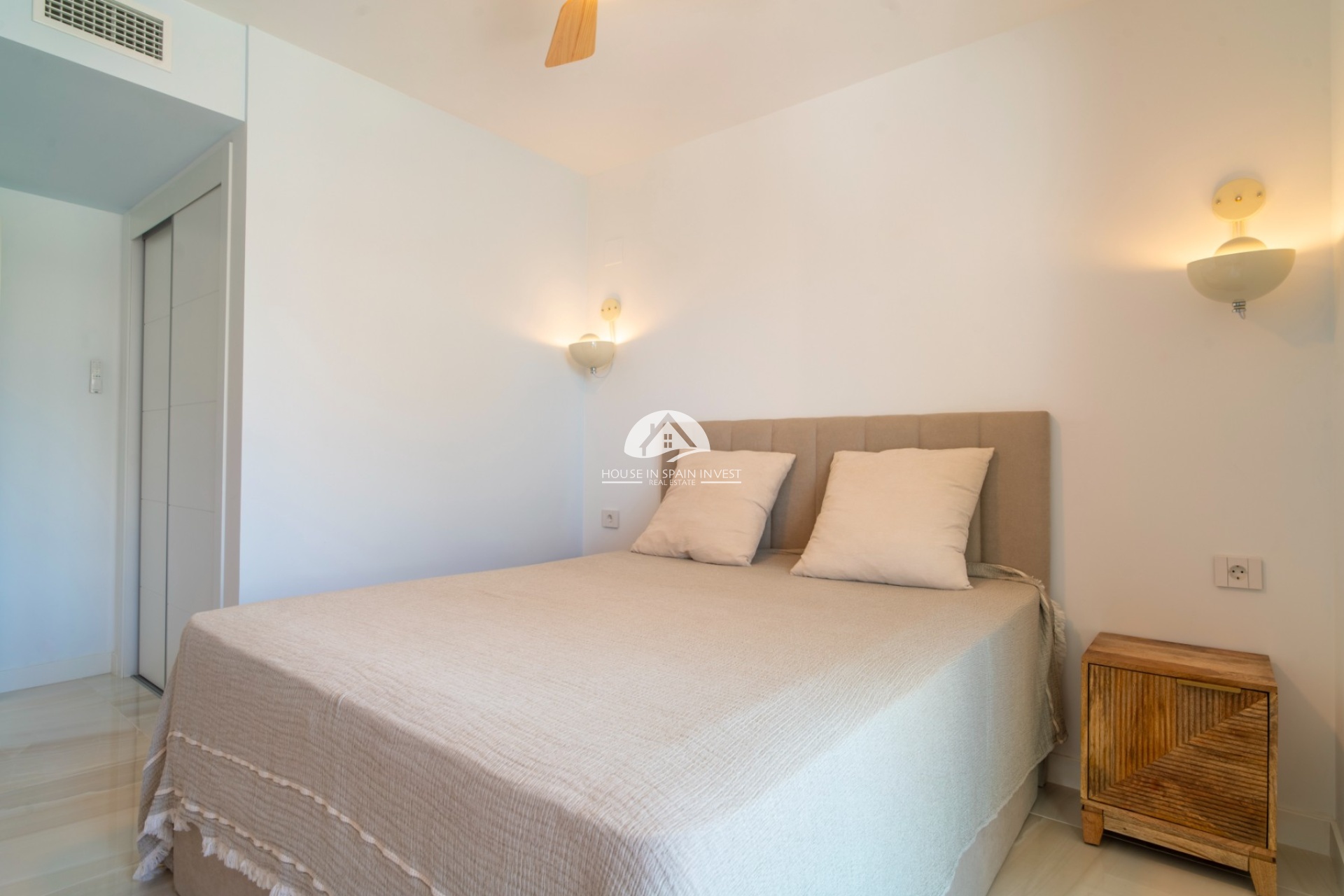 Resale - Apartment  - Torrevieja - Punta Prima  