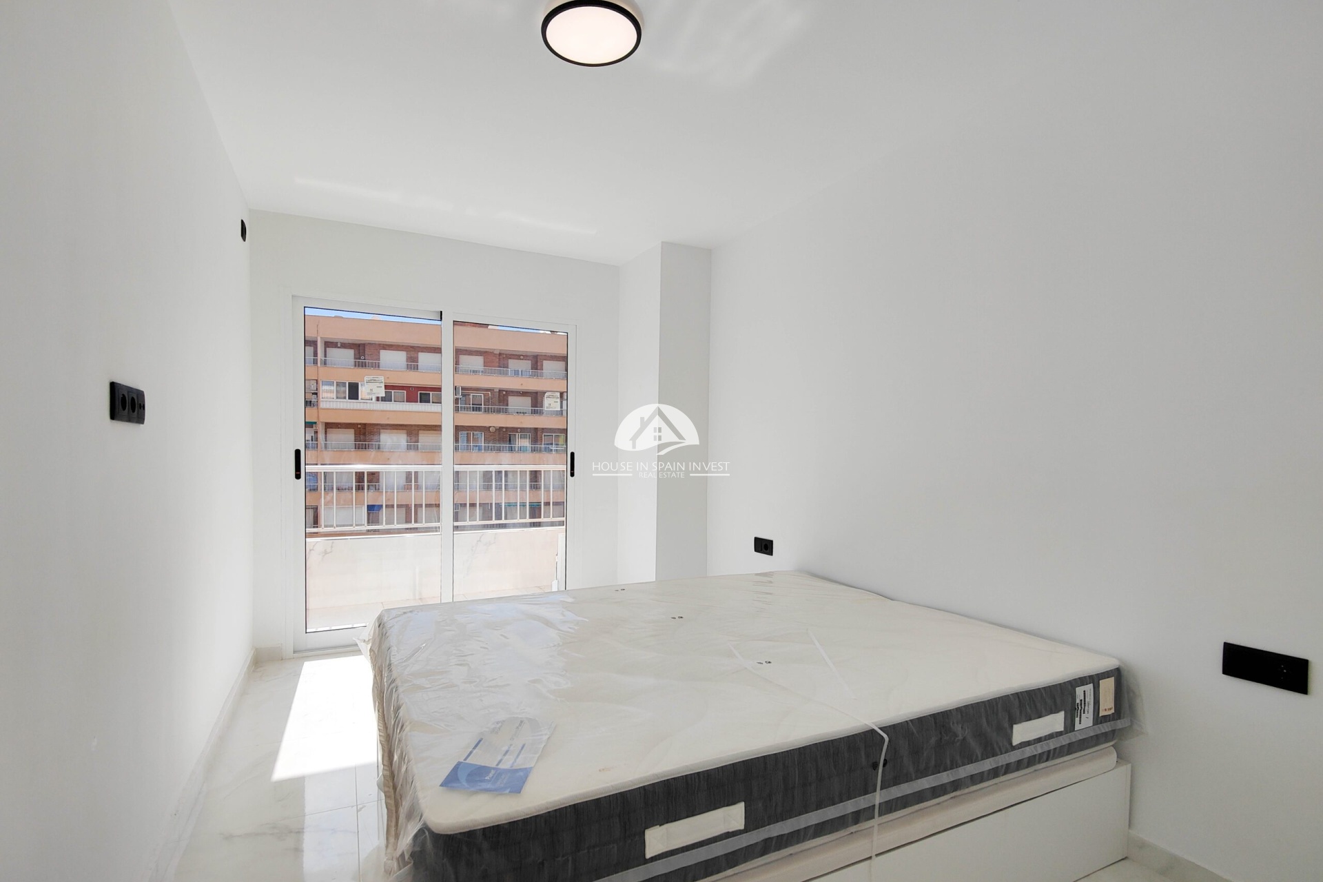 Resale - Apartment  - Torrevieja - Punta Prima  