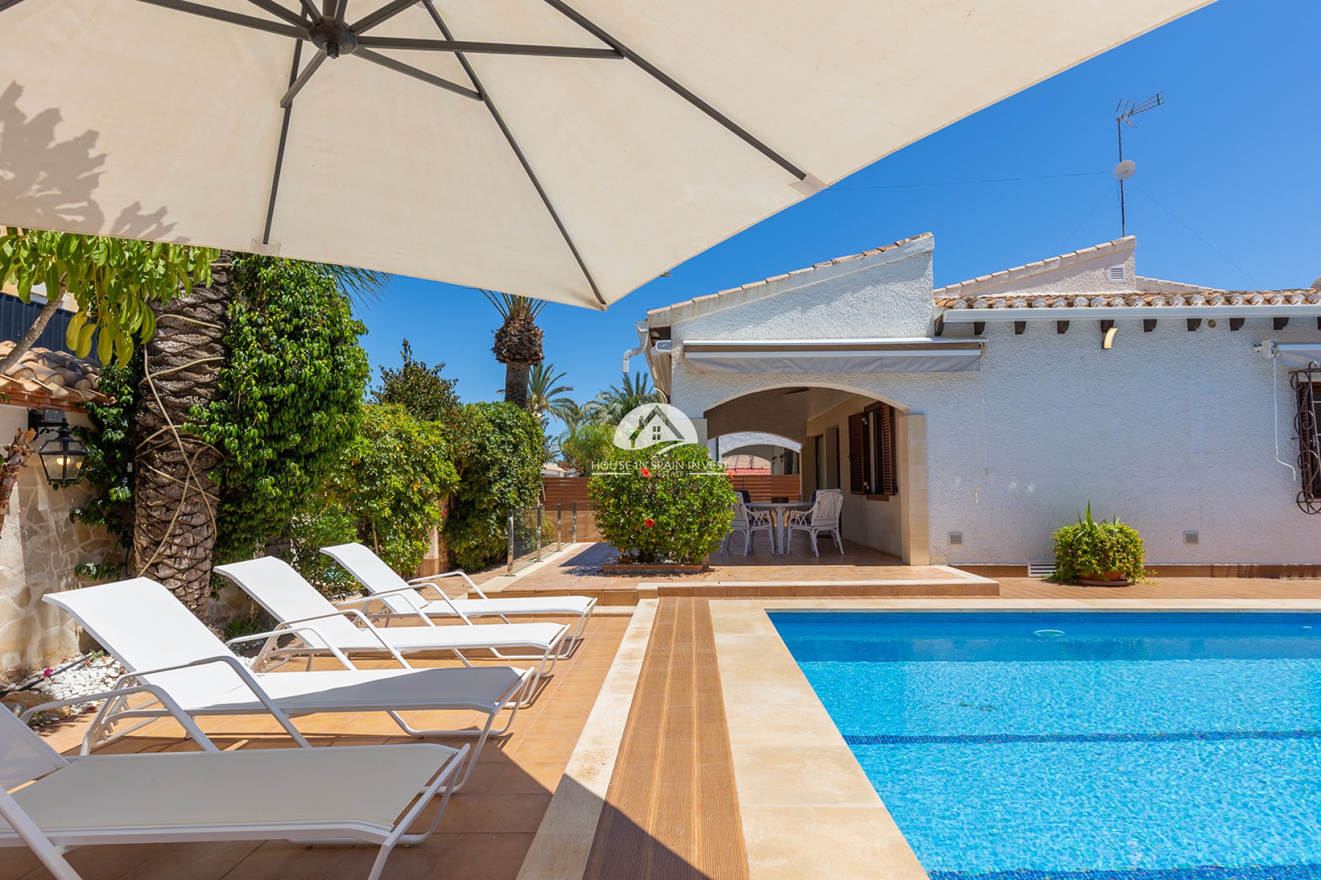 Resale - Villa - Orihuela Costa - Punta Prima  