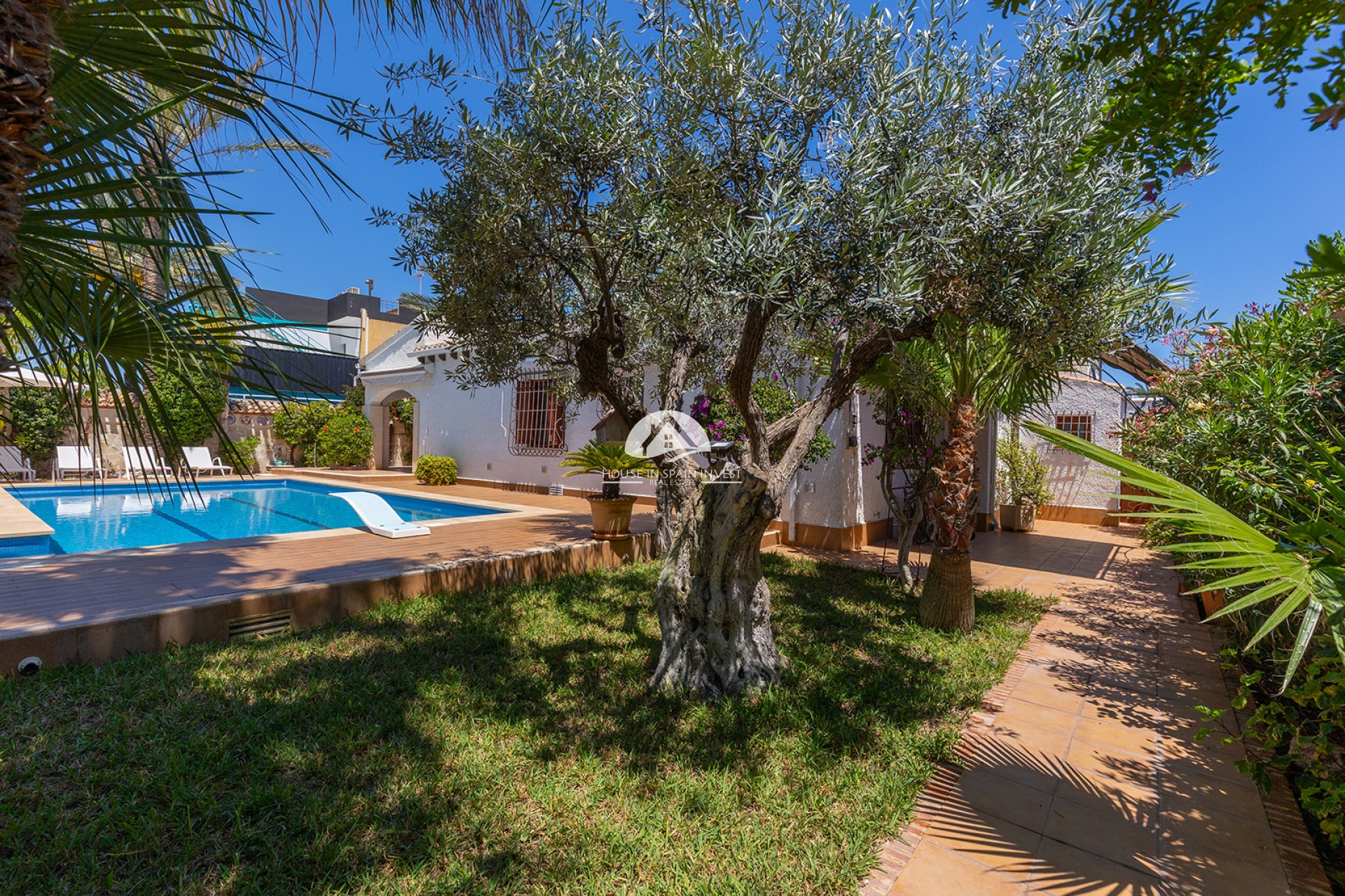 Resale - Villa - Orihuela Costa - Punta Prima  