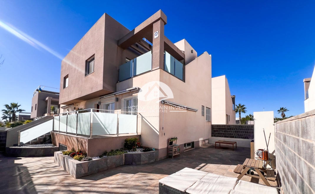 Resale - Villa - Torrevieja