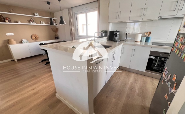 Resale - Villa - Torrevieja