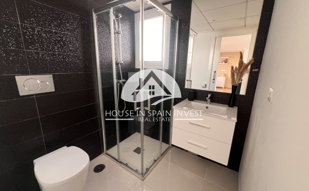 Resale - Villa - Torrevieja