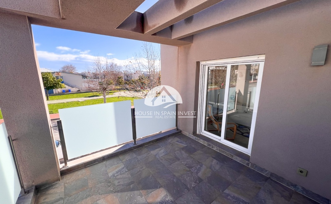 Resale - Villa - Torrevieja