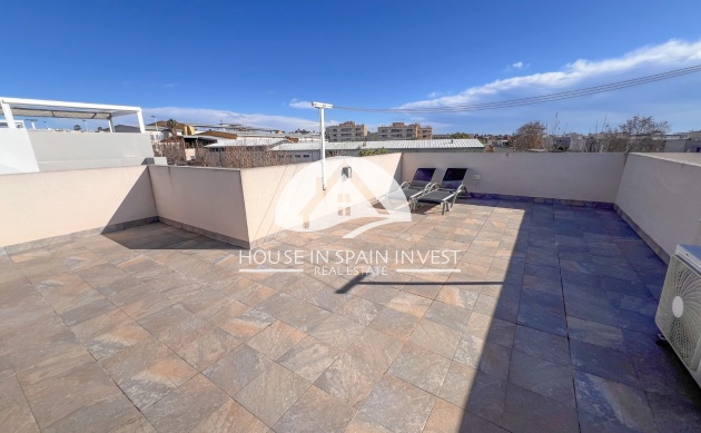 Resale - Villa - Torrevieja