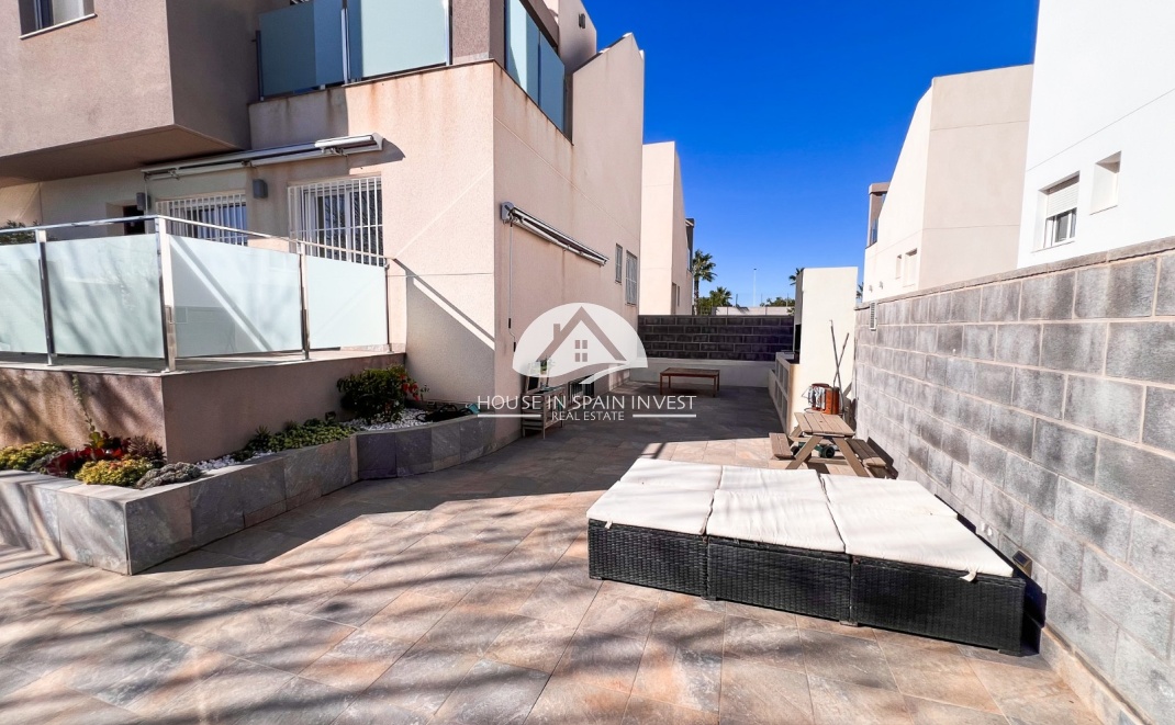 Resale - Villa - Torrevieja