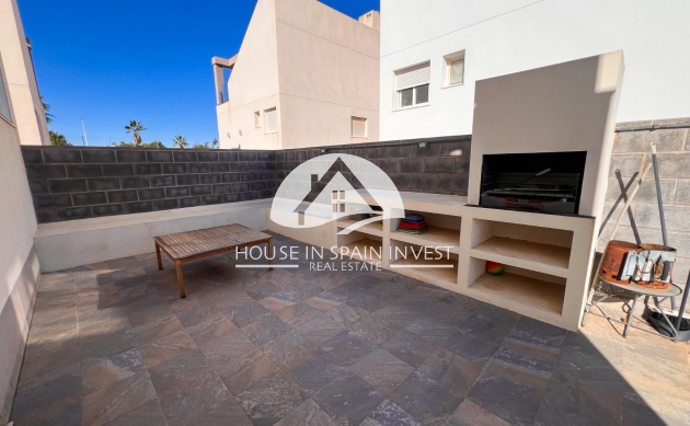 Resale - Villa - Torrevieja