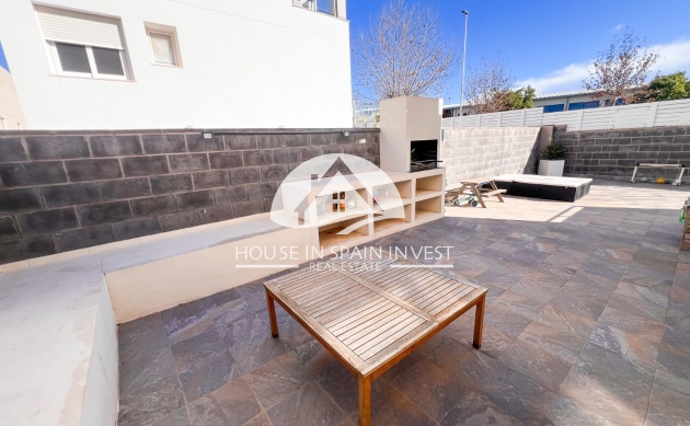 Resale - Villa - Torrevieja