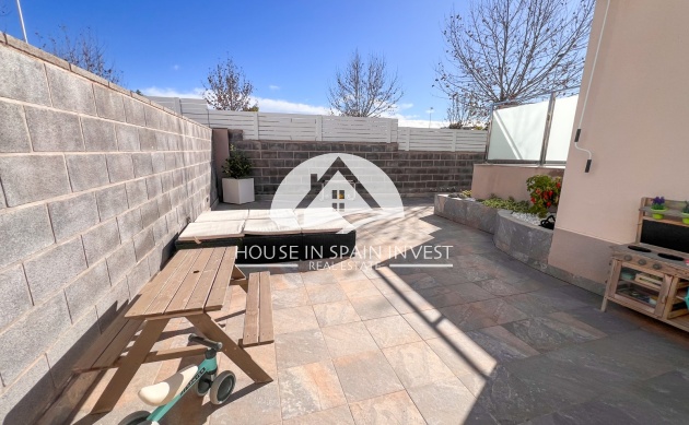 Resale - Villa - Torrevieja