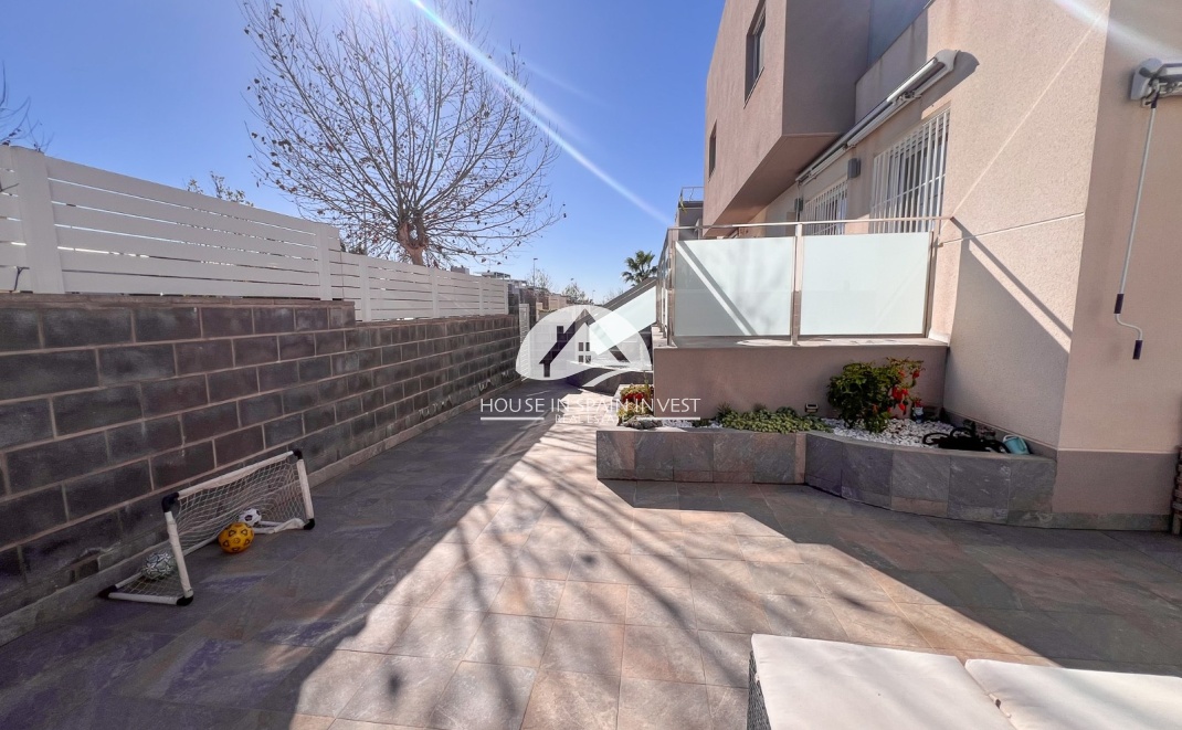 Resale - Villa - Torrevieja