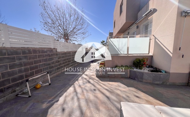 Resale - Villa - Torrevieja