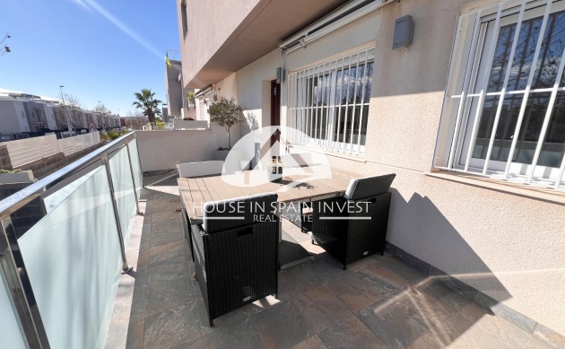 Resale - Villa - Torrevieja