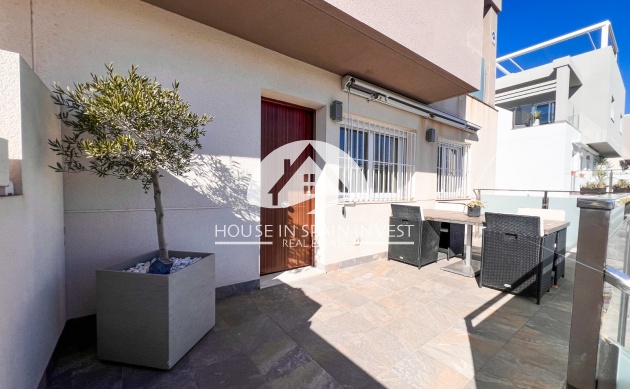 Resale - Villa - Torrevieja
