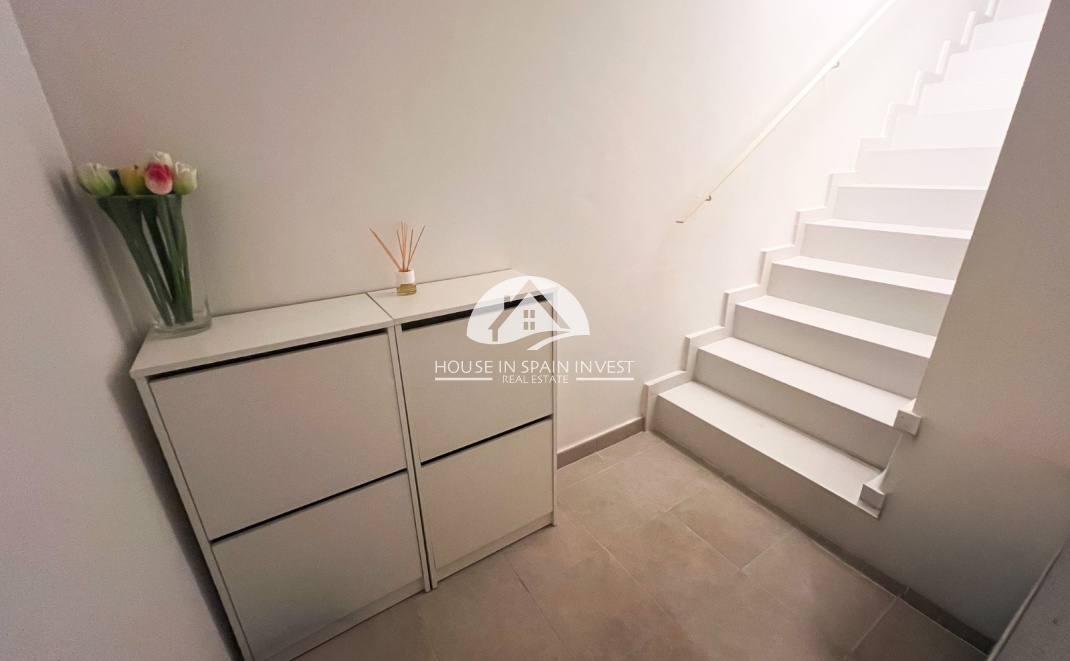 Resale - Villa - Torrevieja