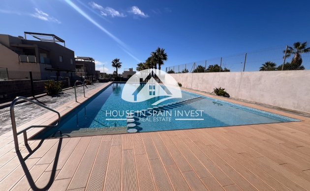 Resale - Villa - Torrevieja