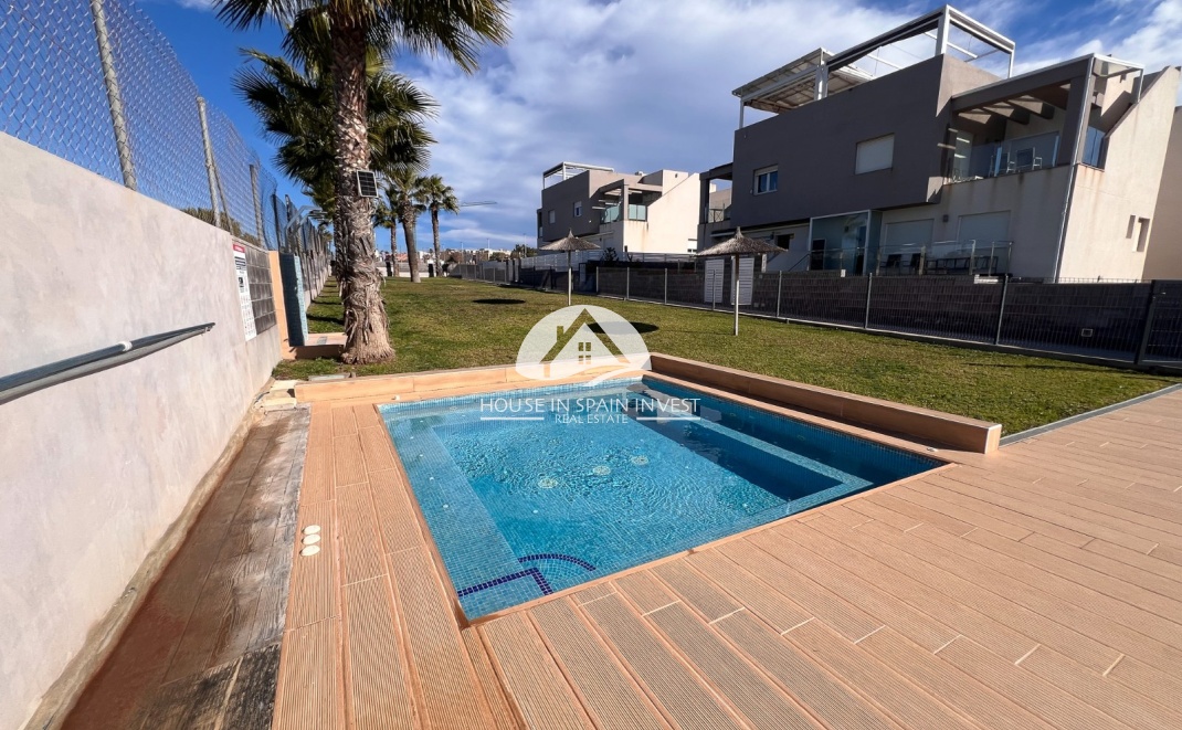 Resale - Villa - Torrevieja