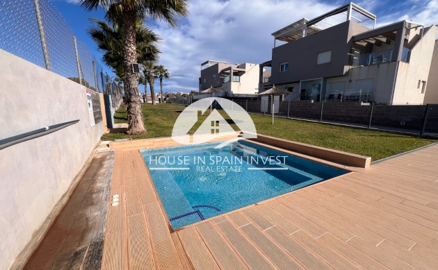 Resale - Villa - Torrevieja
