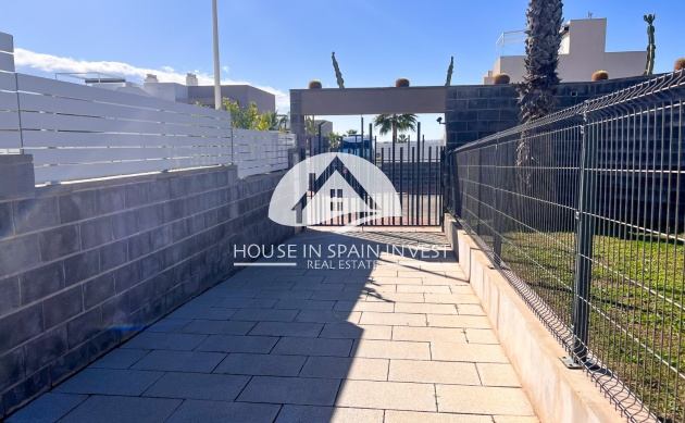 Resale - Villa - Torrevieja