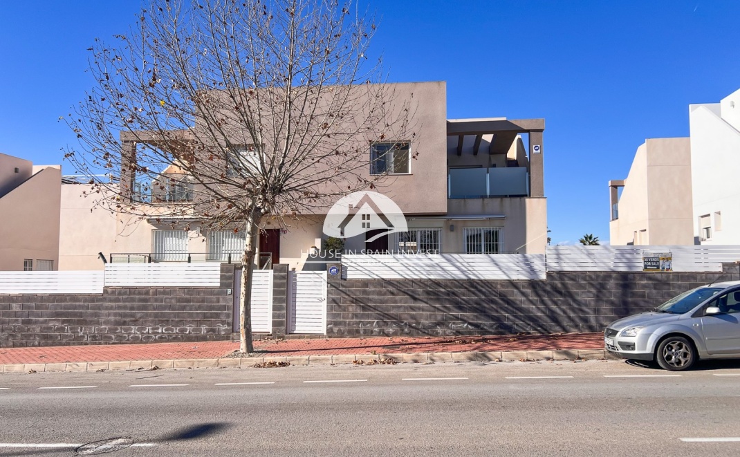 Resale - Villa - Torrevieja