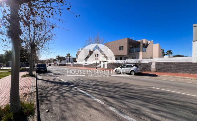 Resale - Villa - Torrevieja