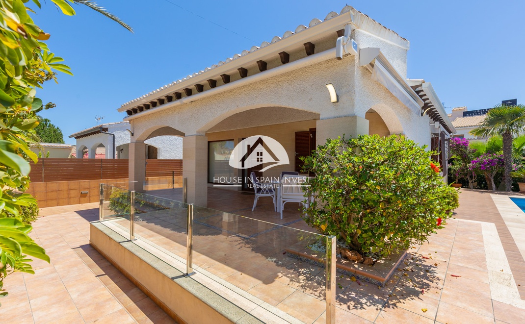 Herverkoop - Villa - Orihuela Costa - Punta Prima