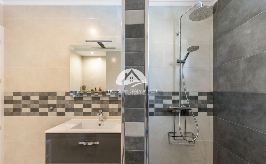 Herverkoop - Villa - Orihuela Costa - Punta Prima