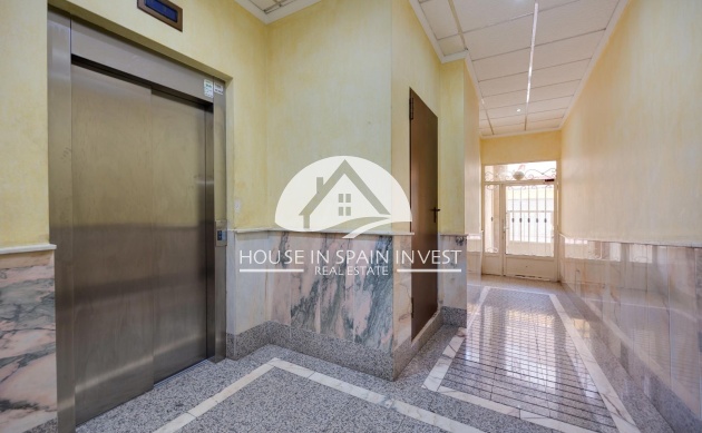 Resale - Apartment  - Torrevieja - Centro