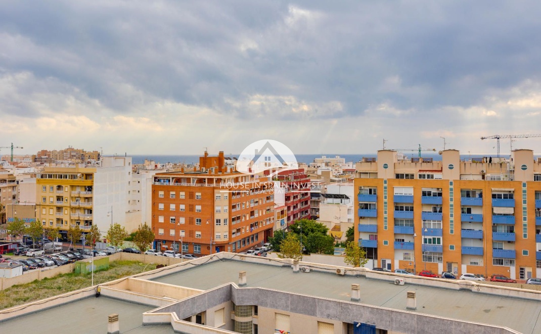 Resale - Apartment  - Torrevieja - Playa del Cura