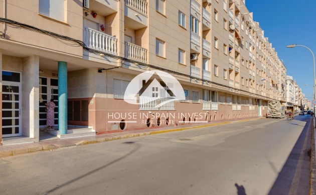 Resale - Apartment  - Torrevieja - Playa del Cura