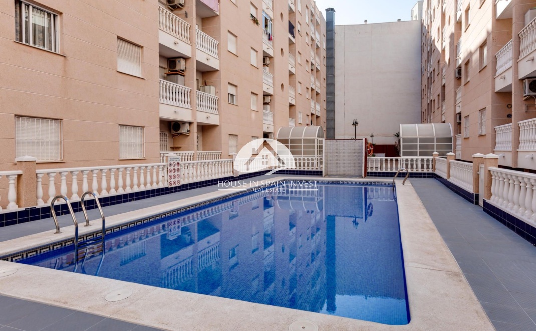 Resale - Apartment  - Torrevieja - Playa del Cura