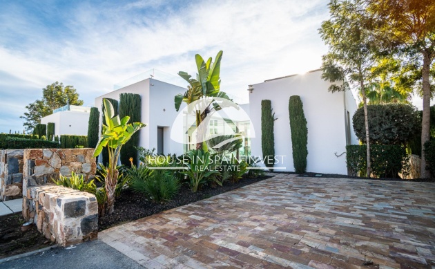 Resale - Villa - Orihuela Costa