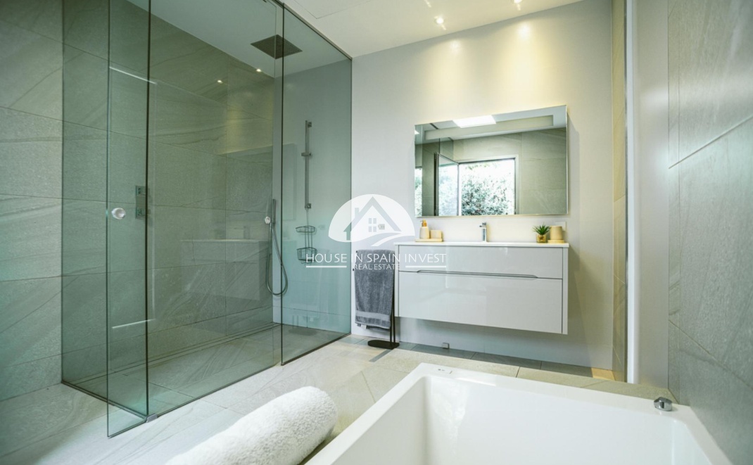 Resale - Villa - Orihuela Costa